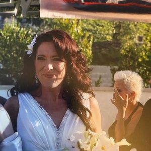 Gorgeous wedding dress still in pristine condition!  Old Hollywood glamour type.